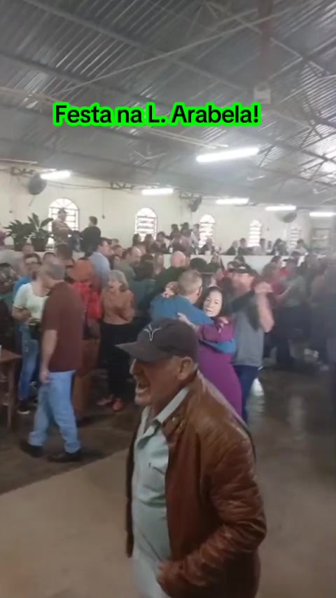 @Tr&ecirc;s Hermanos
