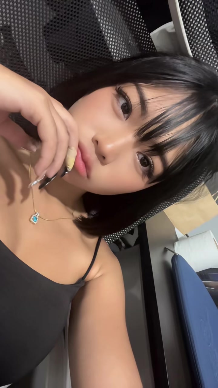 @strwbrryshi_