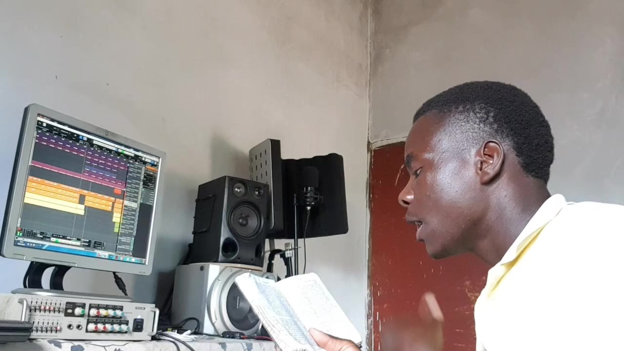 @Ferros Novos music