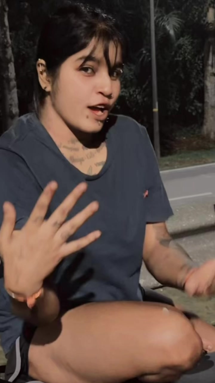 @𝓐𝔀𝓮𝓴_𝓳𝓪𝔂𝓫𝓮𝓮🐊🤍