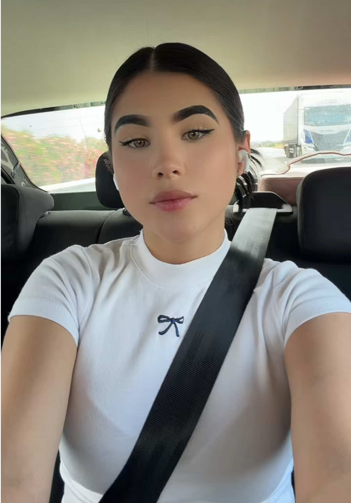 @🦦