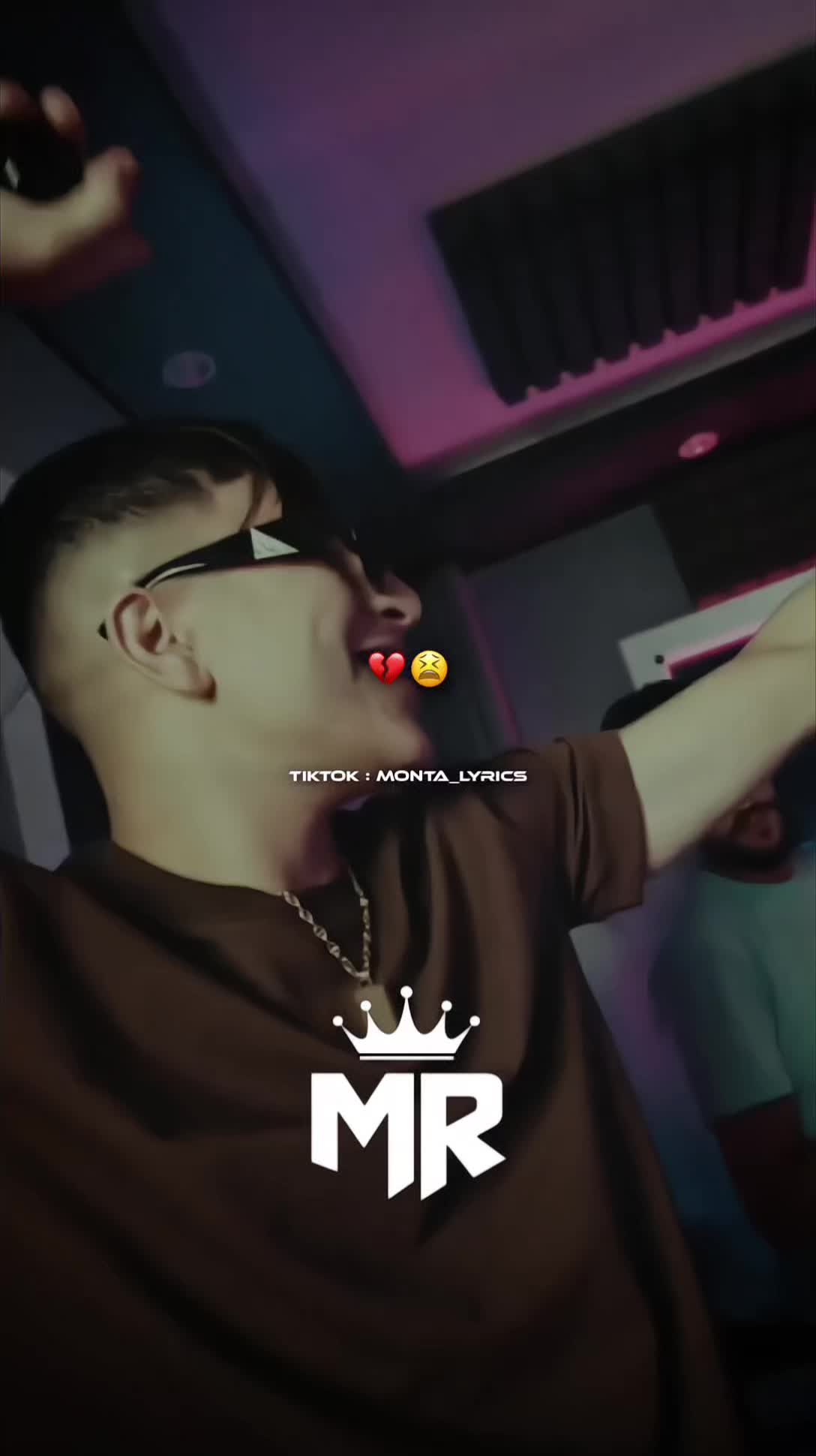 @𝙈𝙤𝙣𝙩𝙖 𝙇𝙮𝙧𝙞𝙘𝙨 🥇