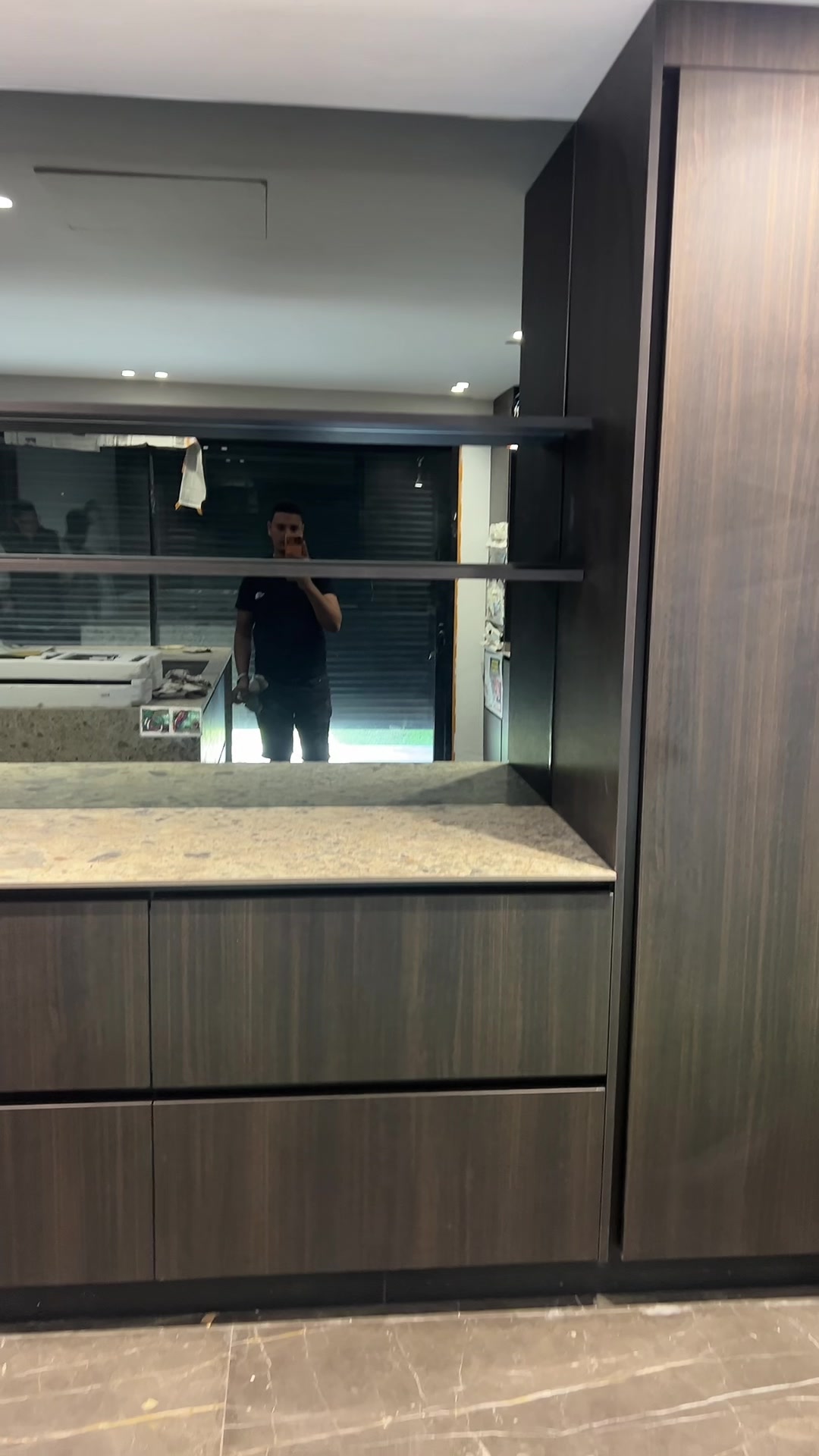 @AZIZ PREMIUM GLASS & ALUMINIU