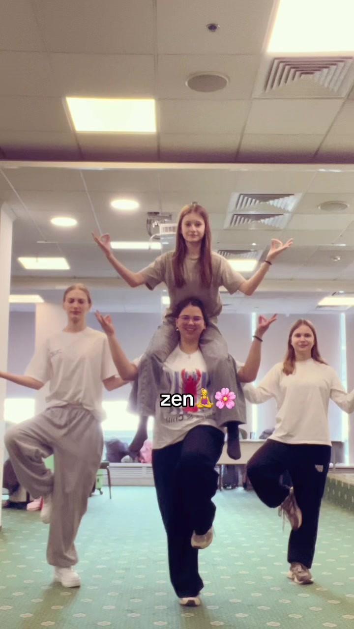 @полина