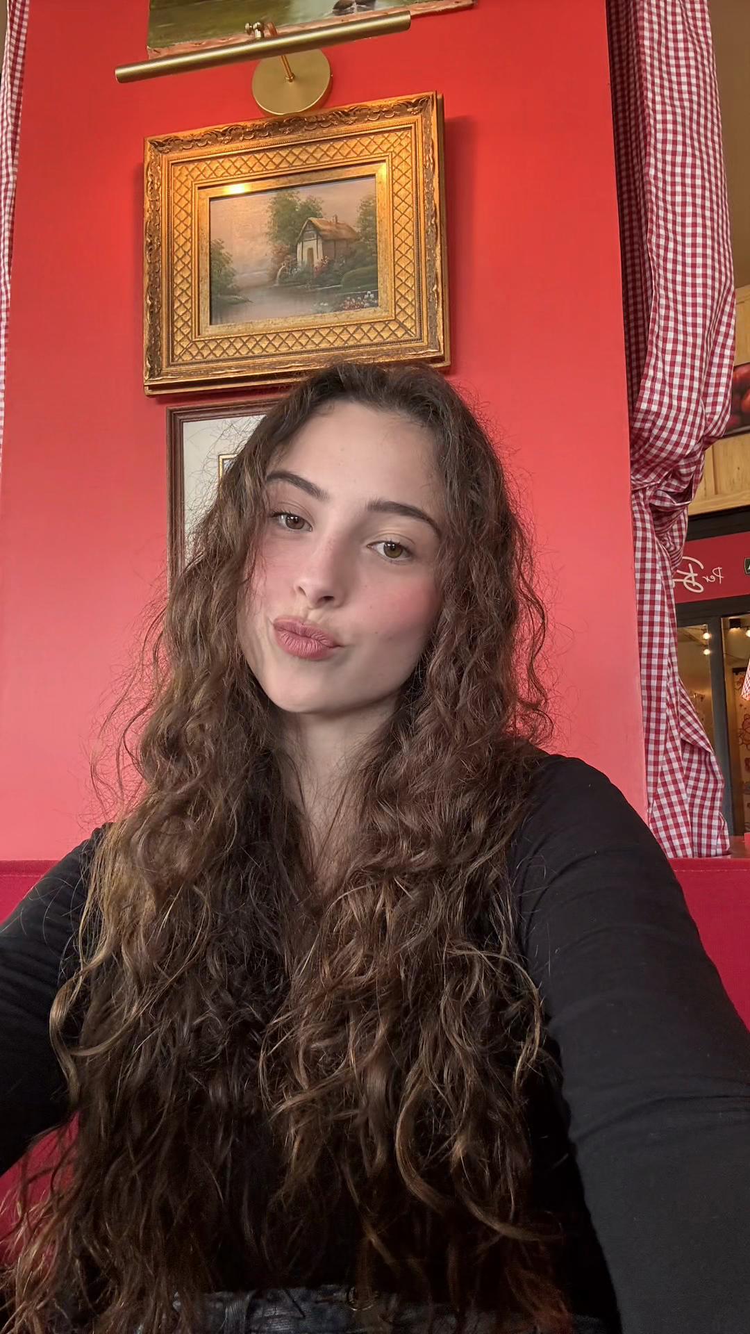 @Bruna Elena 🦋
