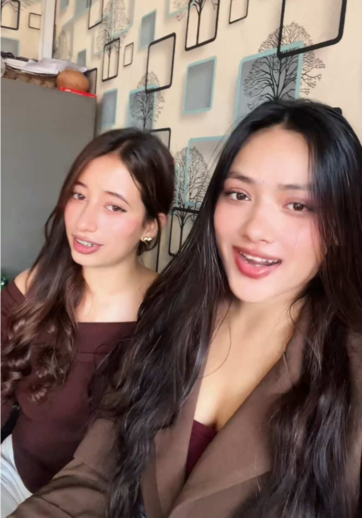 @<D>