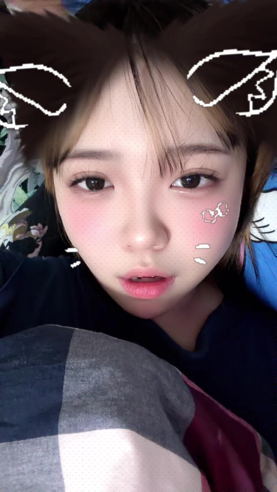 @にこり
