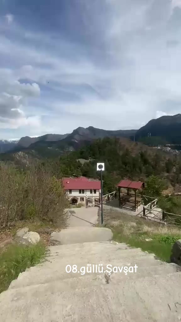 @08.G&Uuml;LL&Uuml;