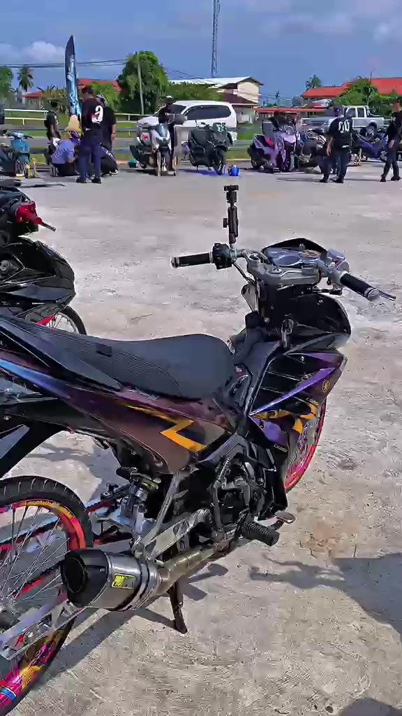 @👻