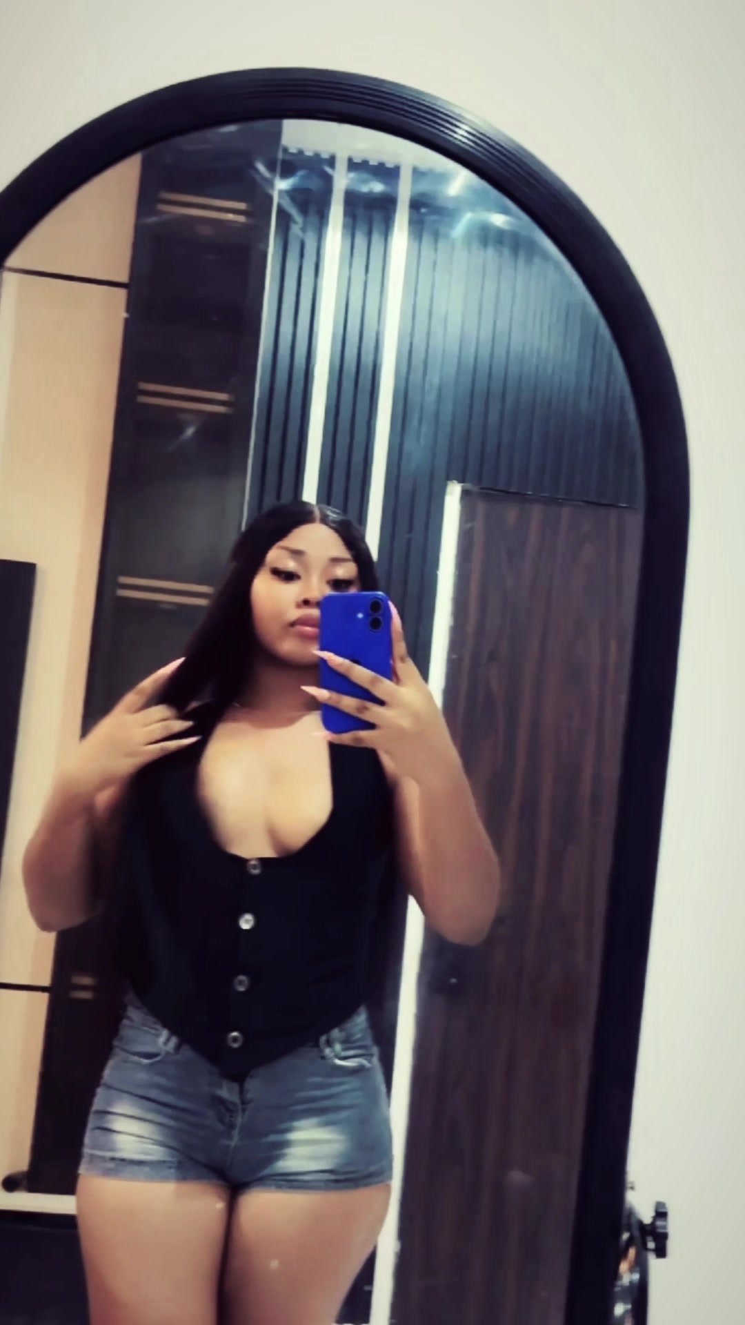 @XOXO_vee_vee