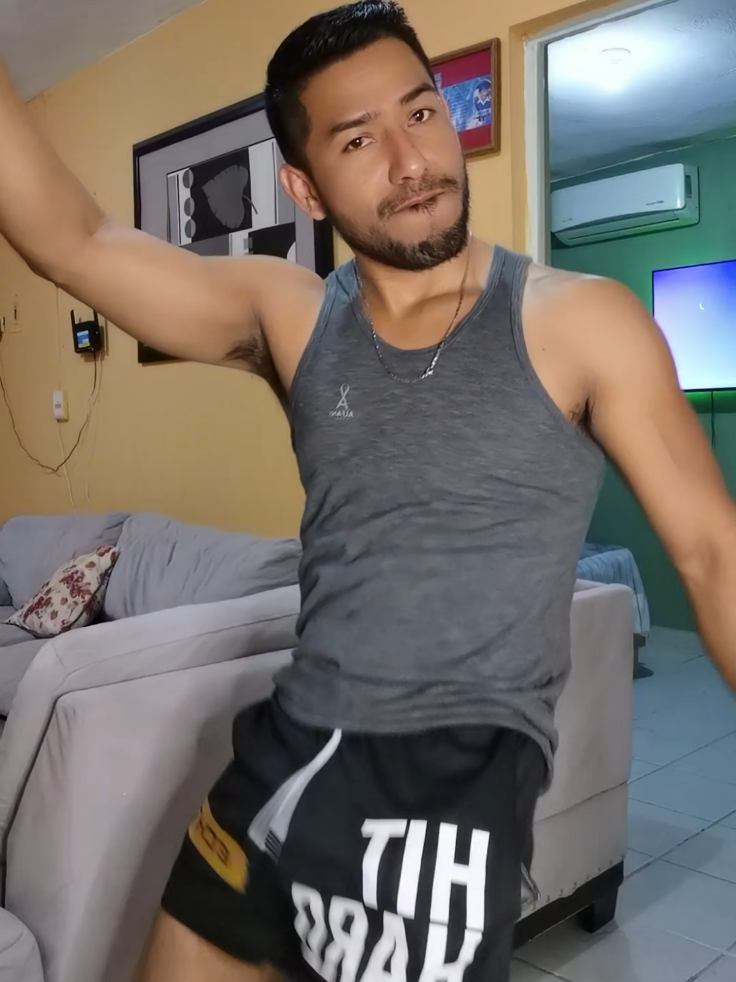 @Gil García