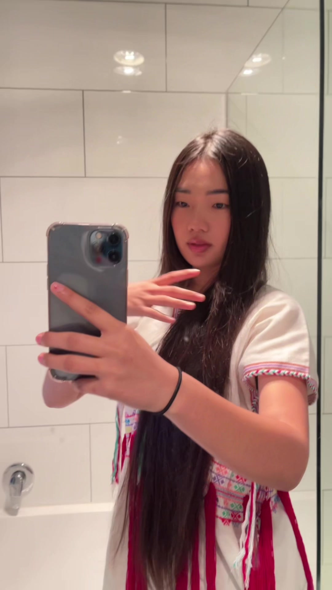 @><