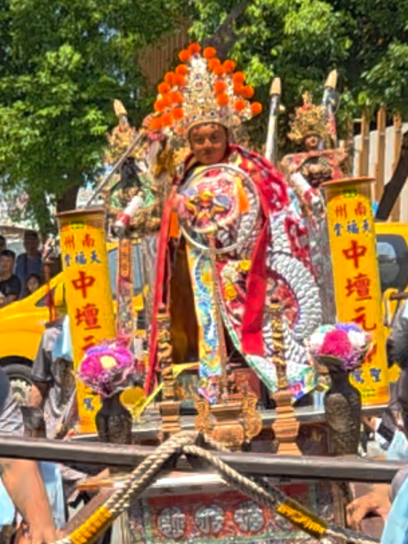 @帥哥跑廟會