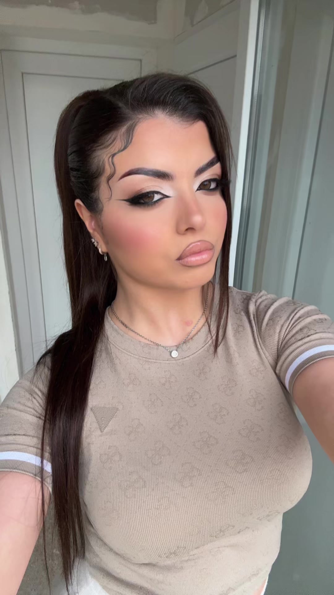 @𝐄