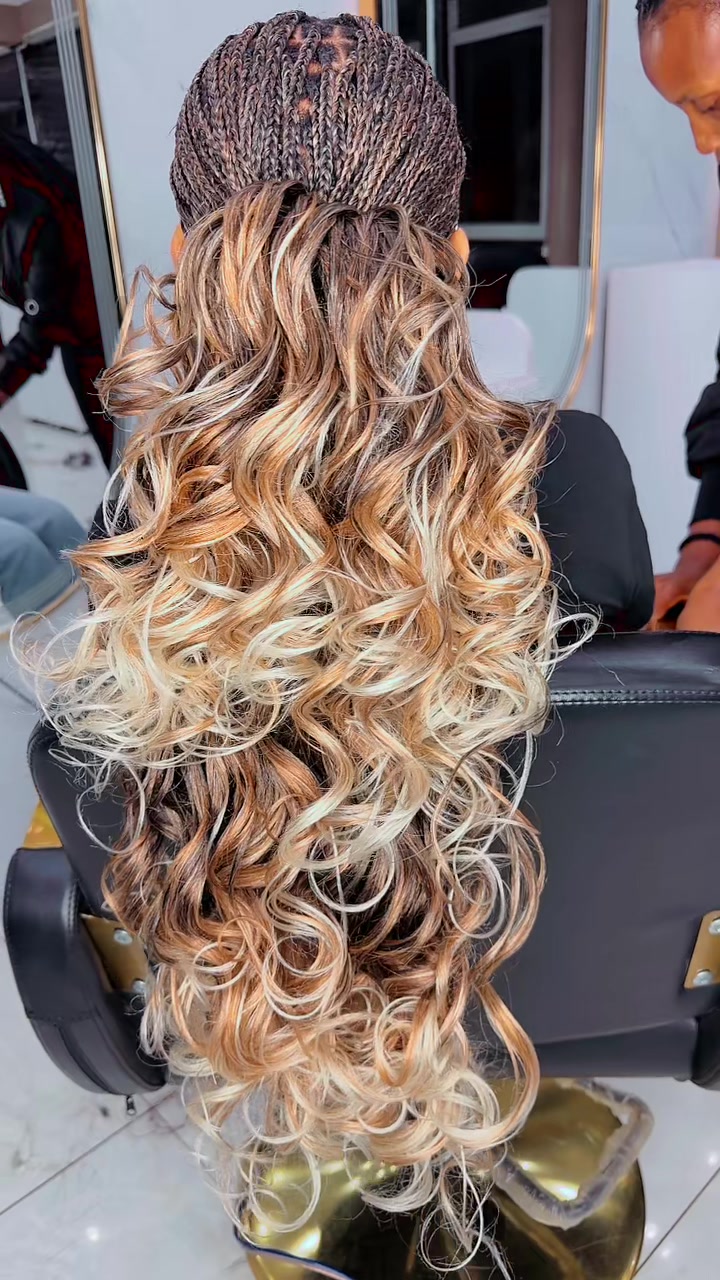 @GEECURLY SALON
