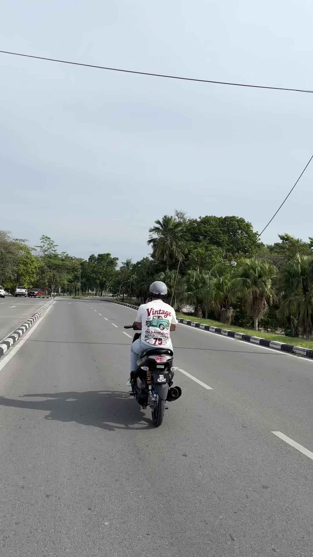 @E | E