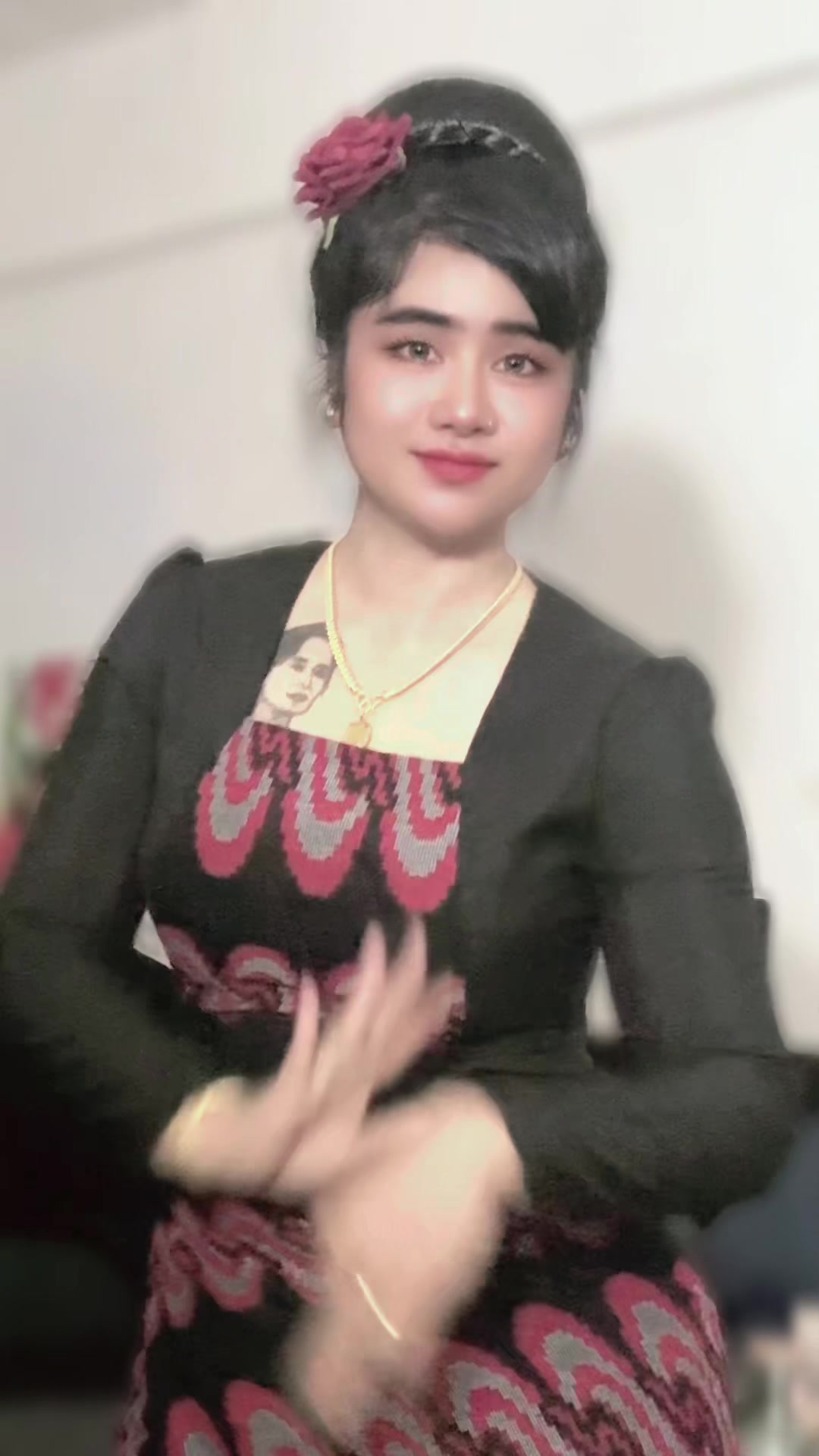 @🎀အနက်ခါးခါးပန်းပန်း🎀