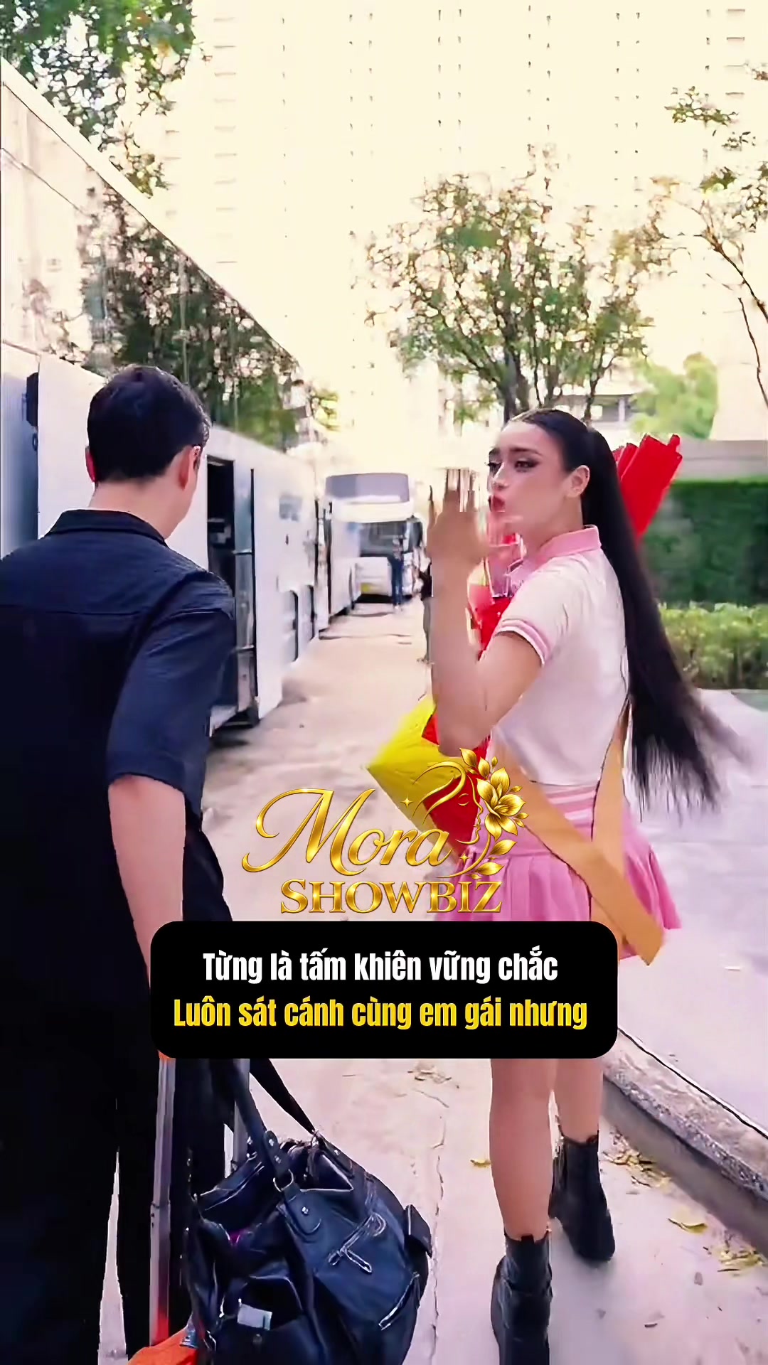 @MORA SHOWBIZ