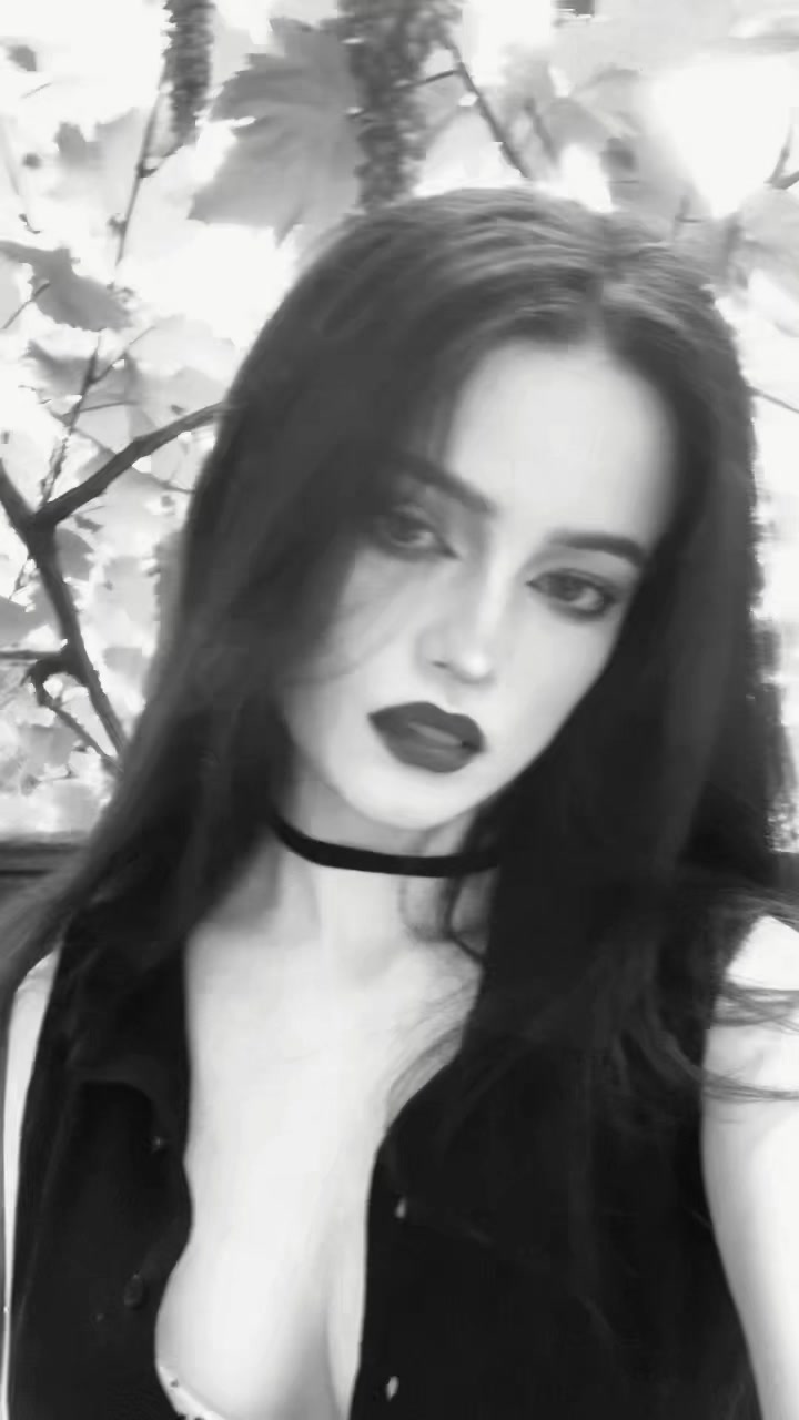 @𝔥𝔢&rsquo;𝔩𝔩𝔤𝔞𖤐