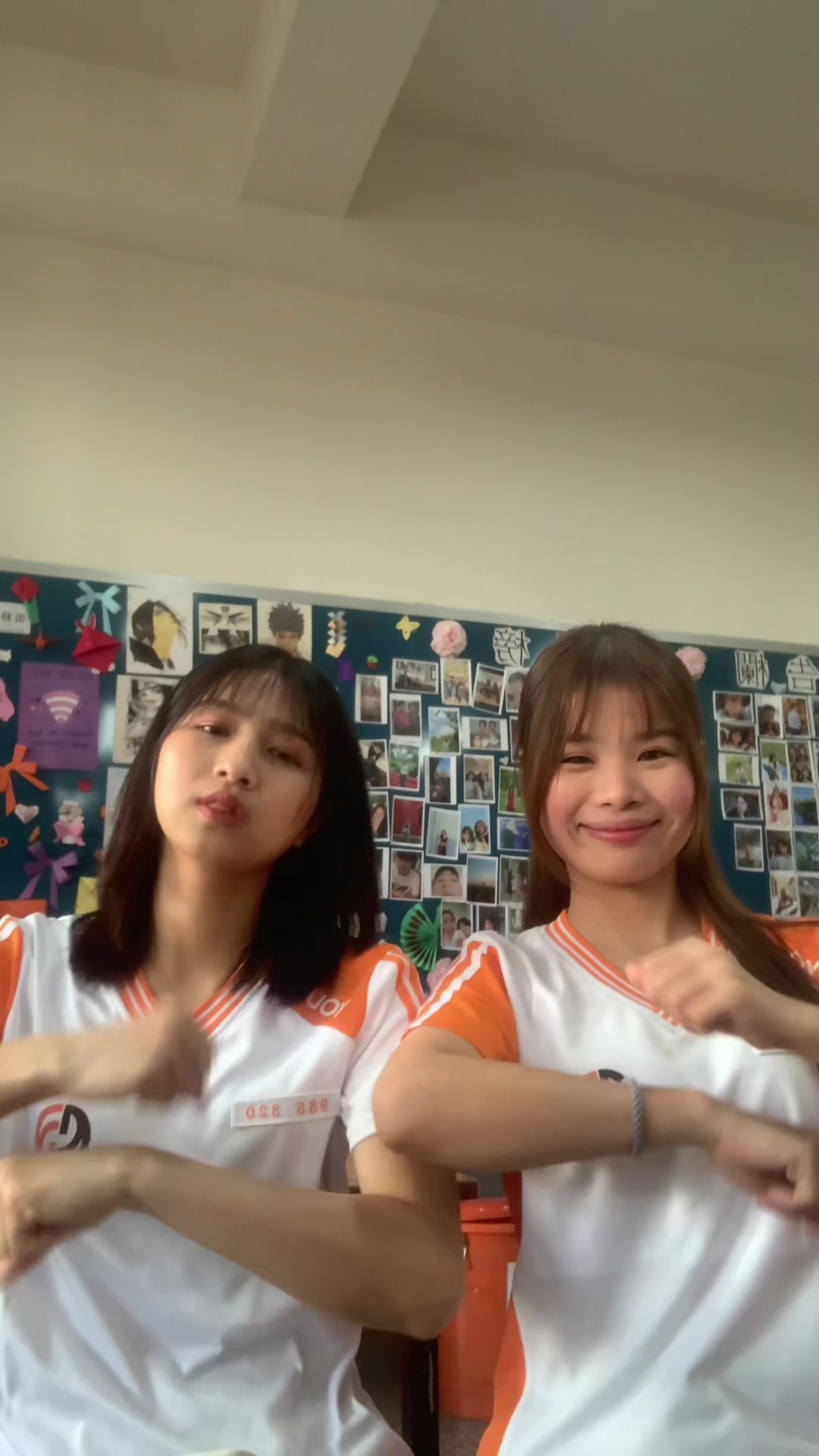 @何利芳