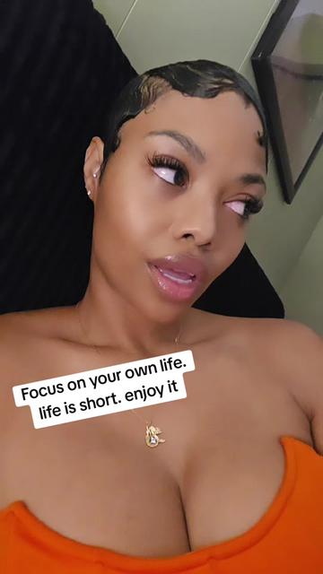 @chrissycandid