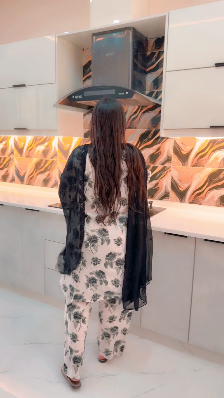 @Laila Khan