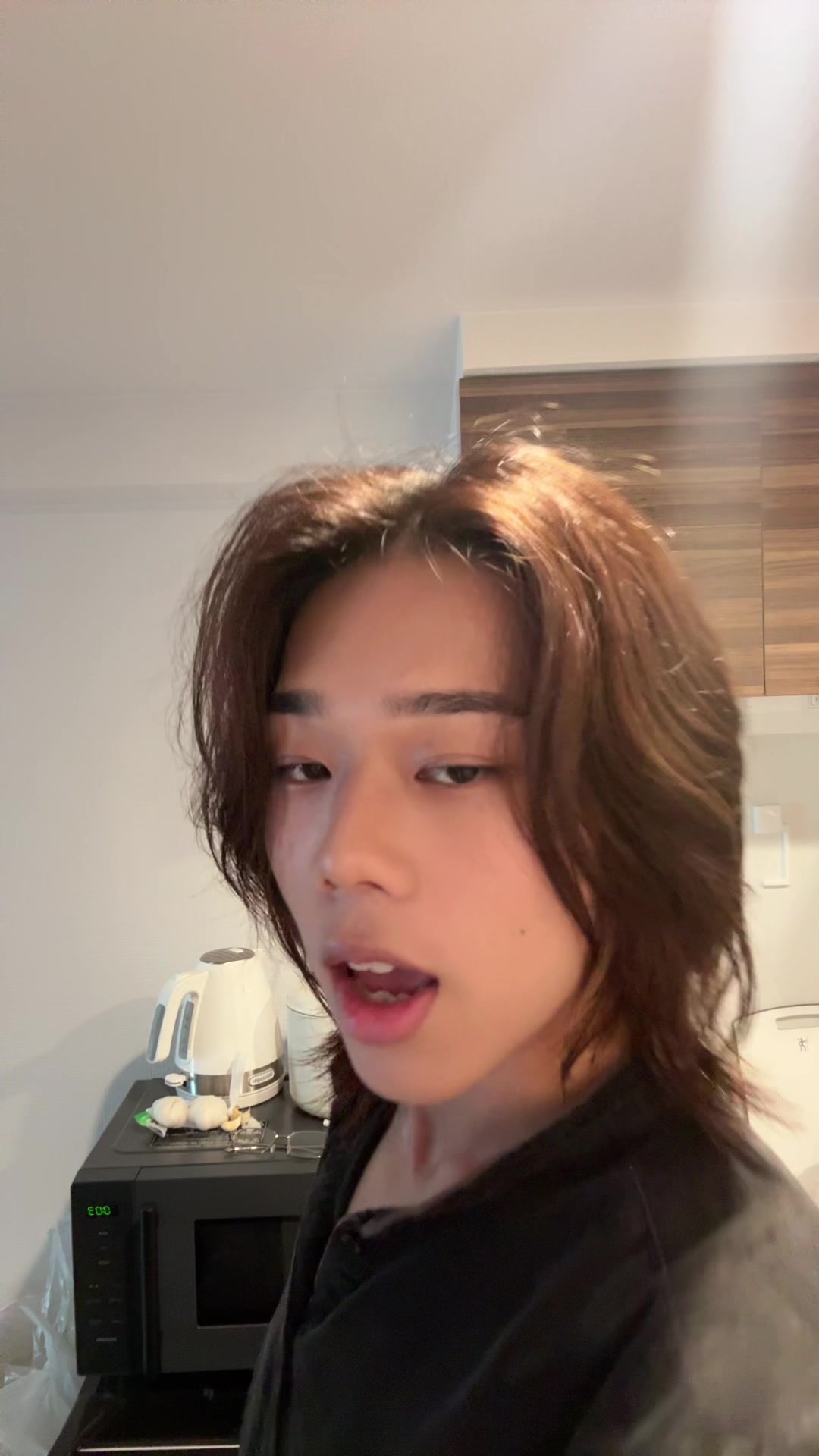 @leona