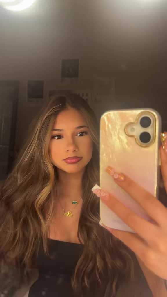 @🕶️🌺🍫🌸Mia