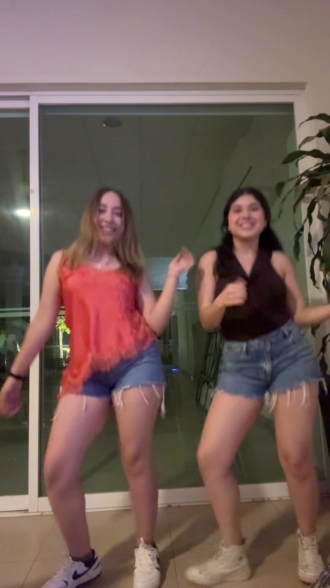 @isabella