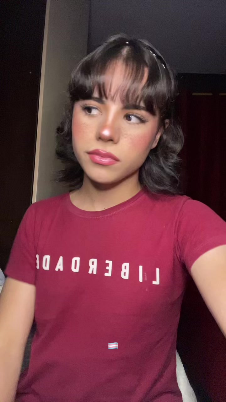 @bellafernanzs
