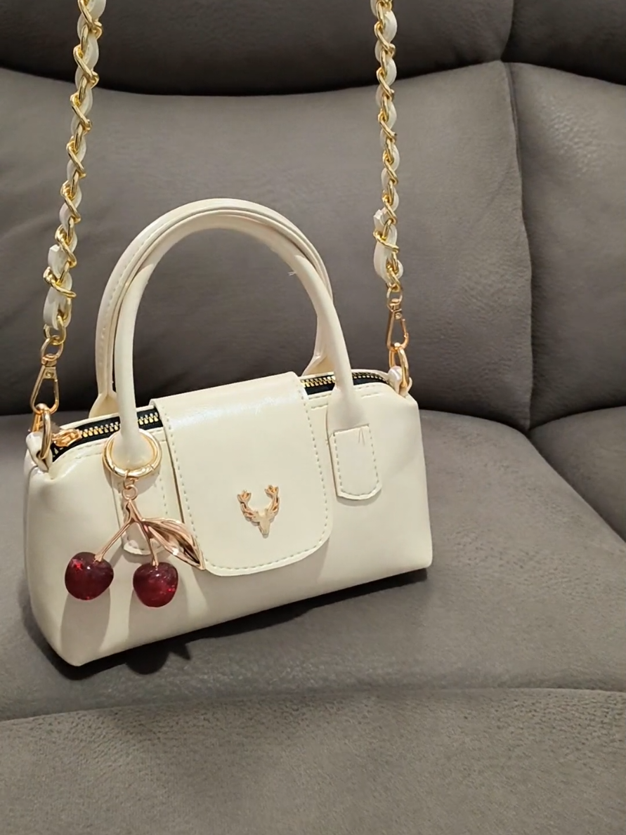 @ArmaVela Bags