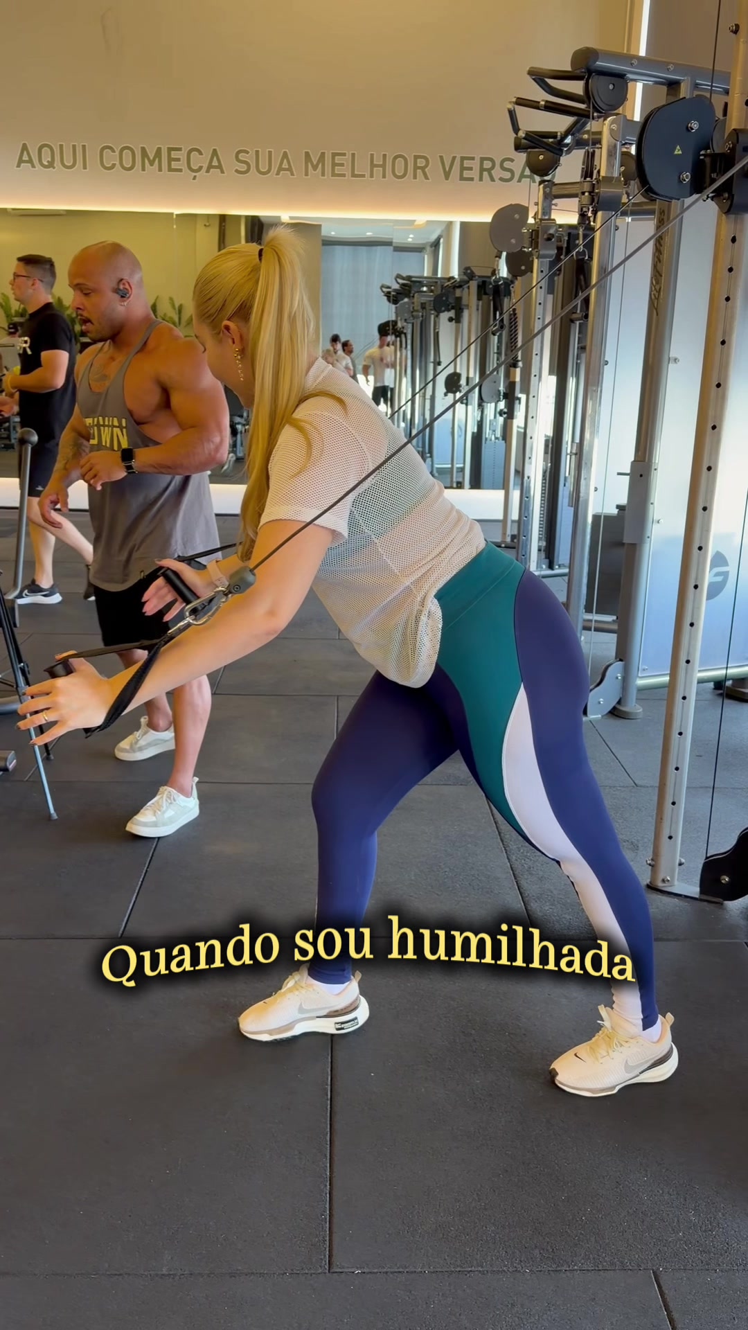 @Vitória Eva Mello