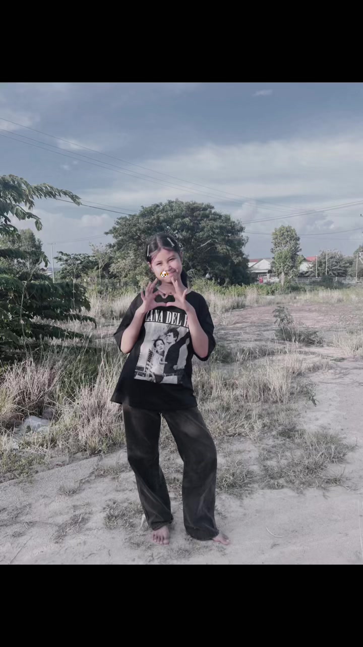 @ស្រីតាក្មេងខ្ជូត