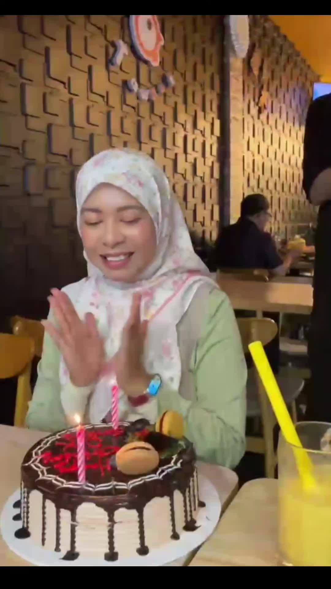 @farrahmz