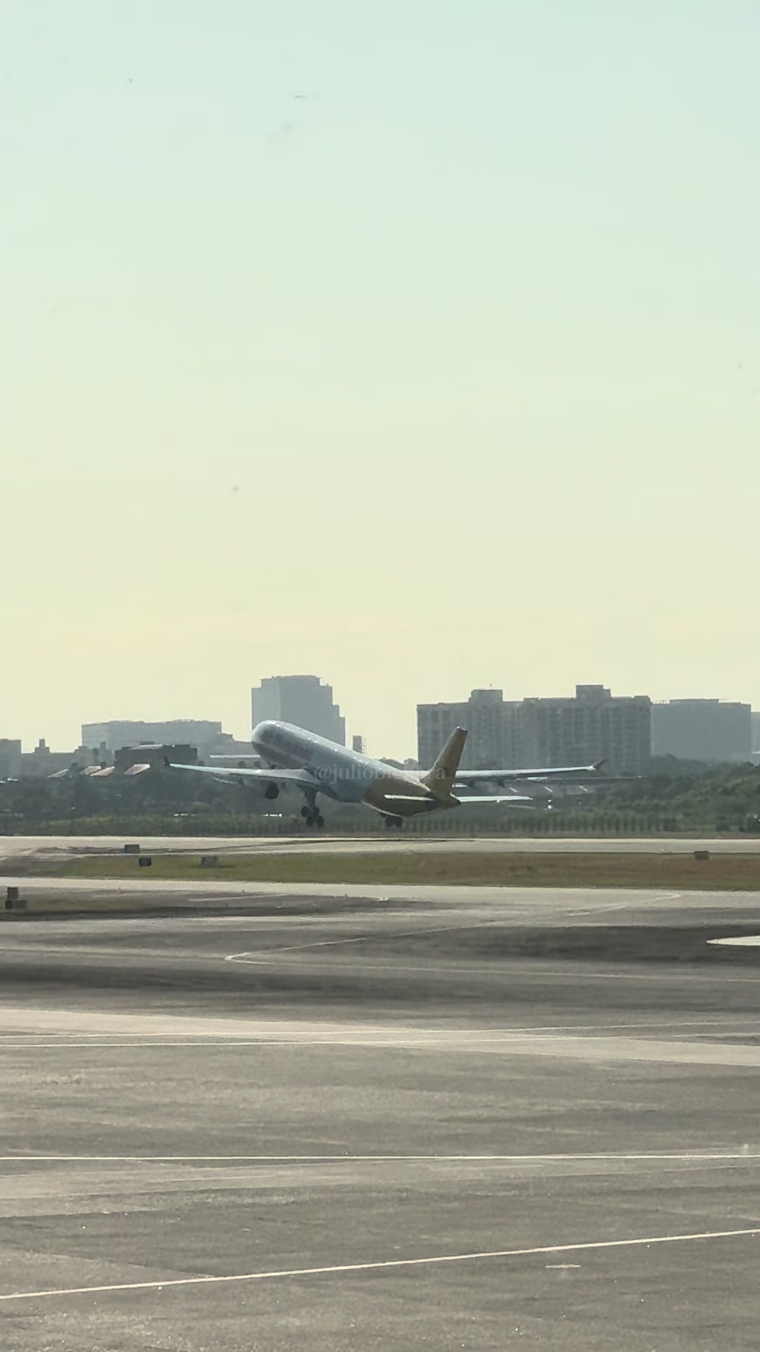 @julio ✈︎