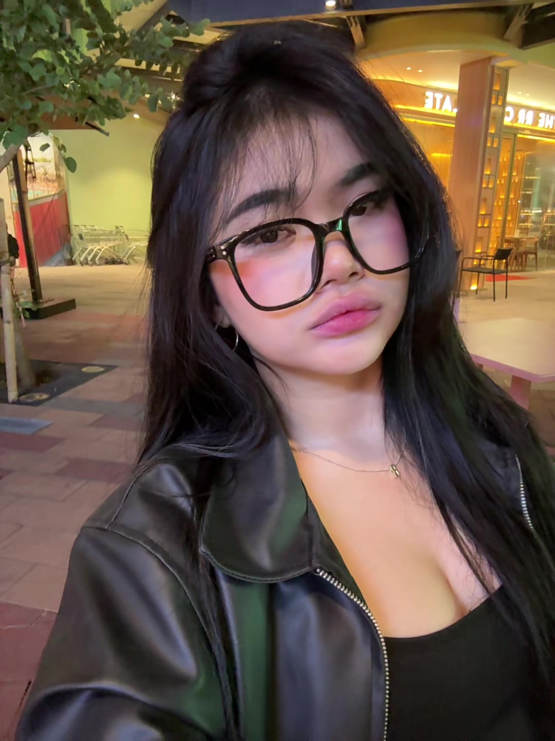 @salila gomez