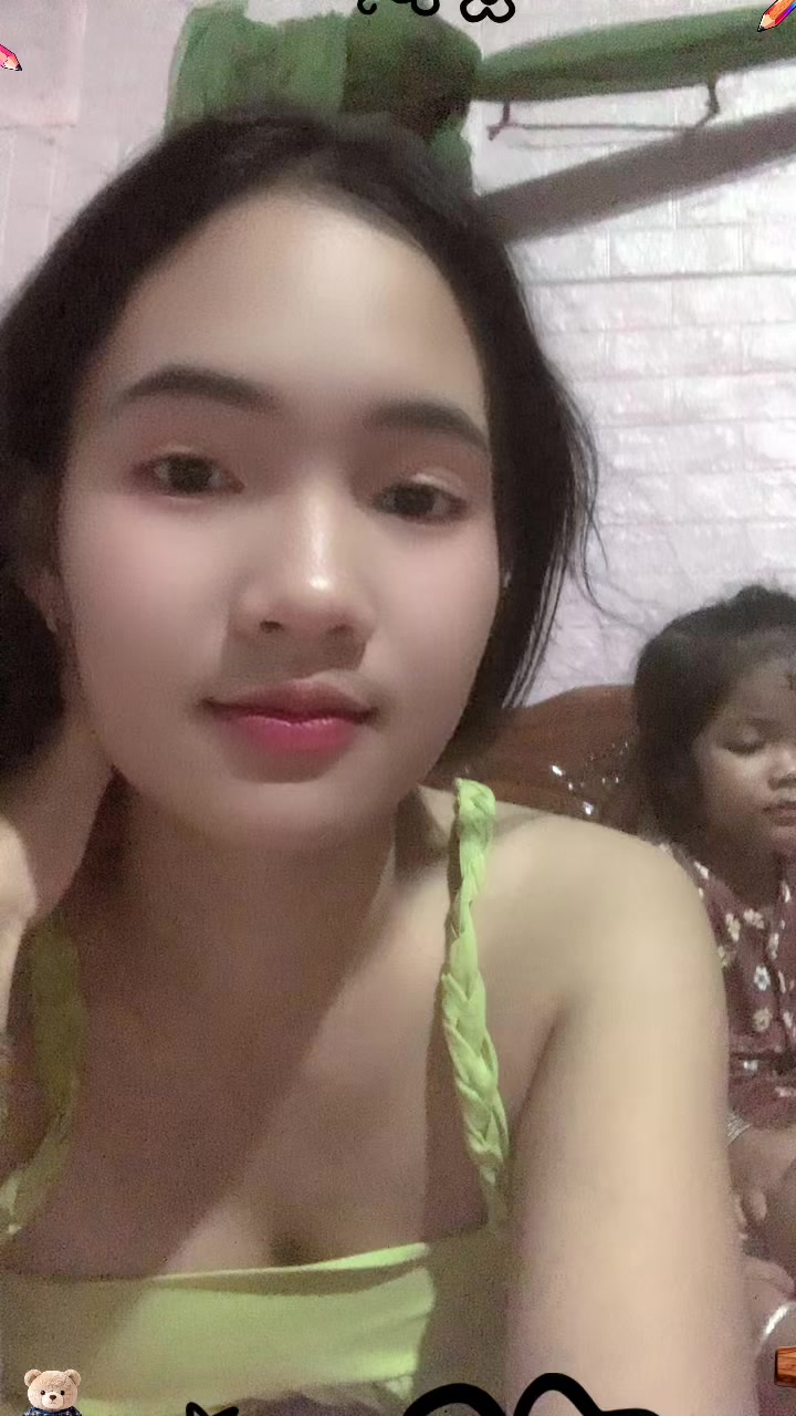 @លី៚ នីន