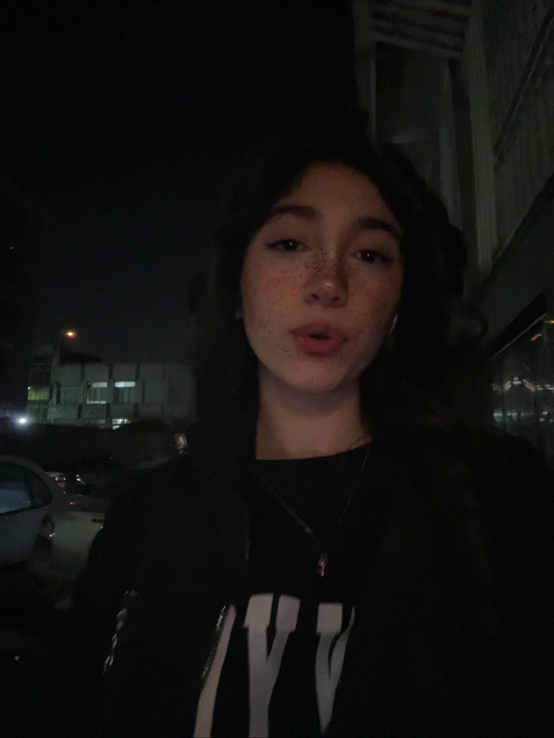 @𝒟