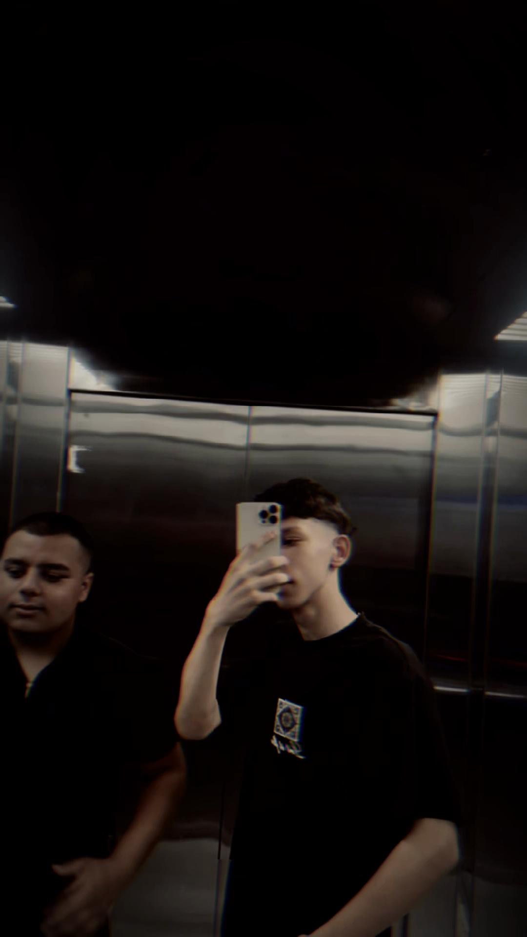 @⚔️🦈