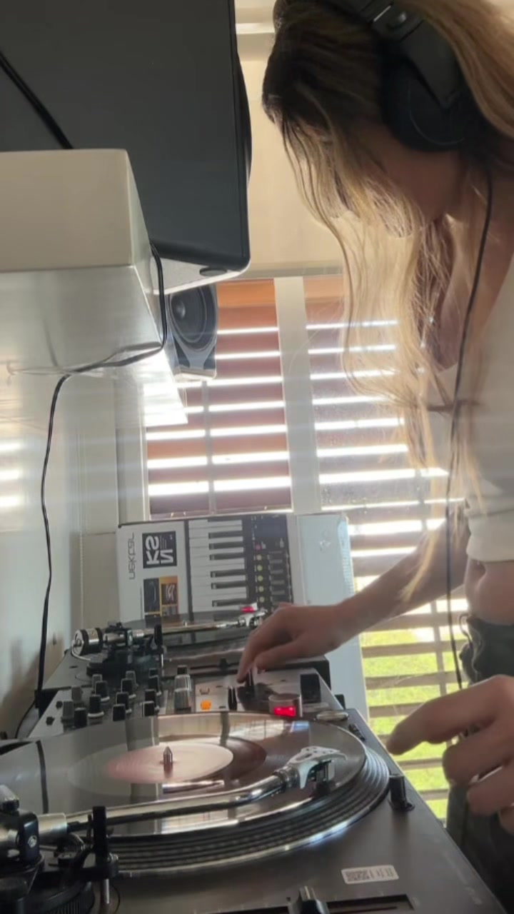 @vuo11a