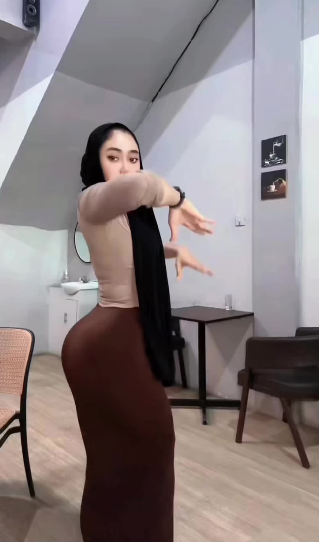 @khairaninana