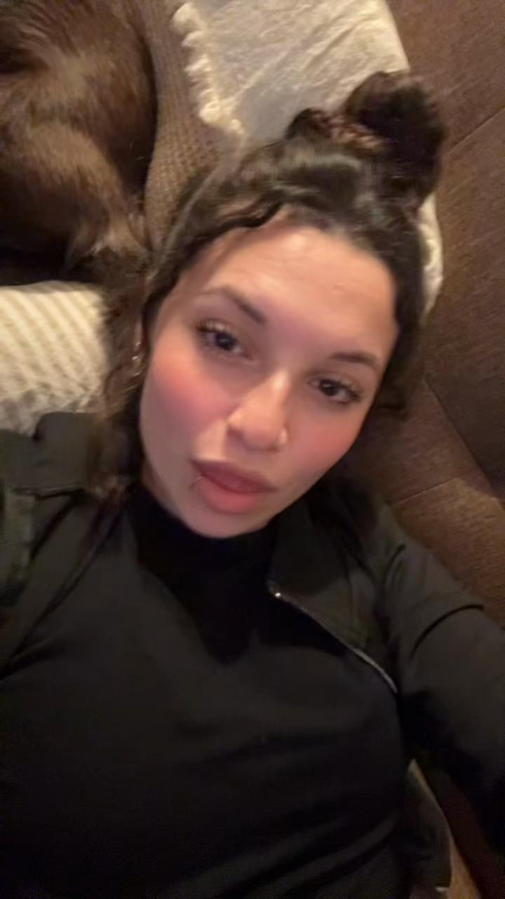 @Vickyschhh