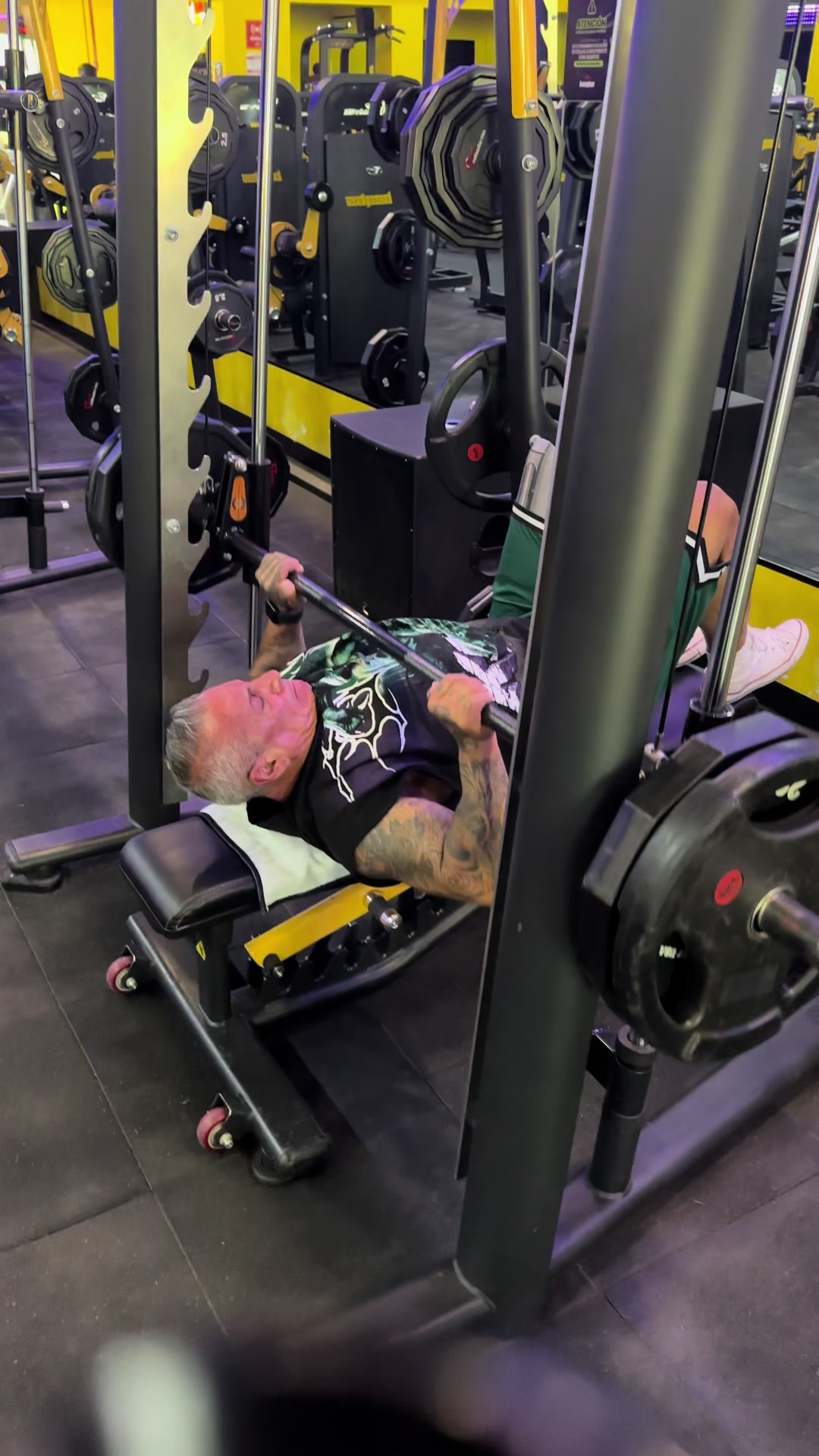 @Leo Flores IFBB PRO