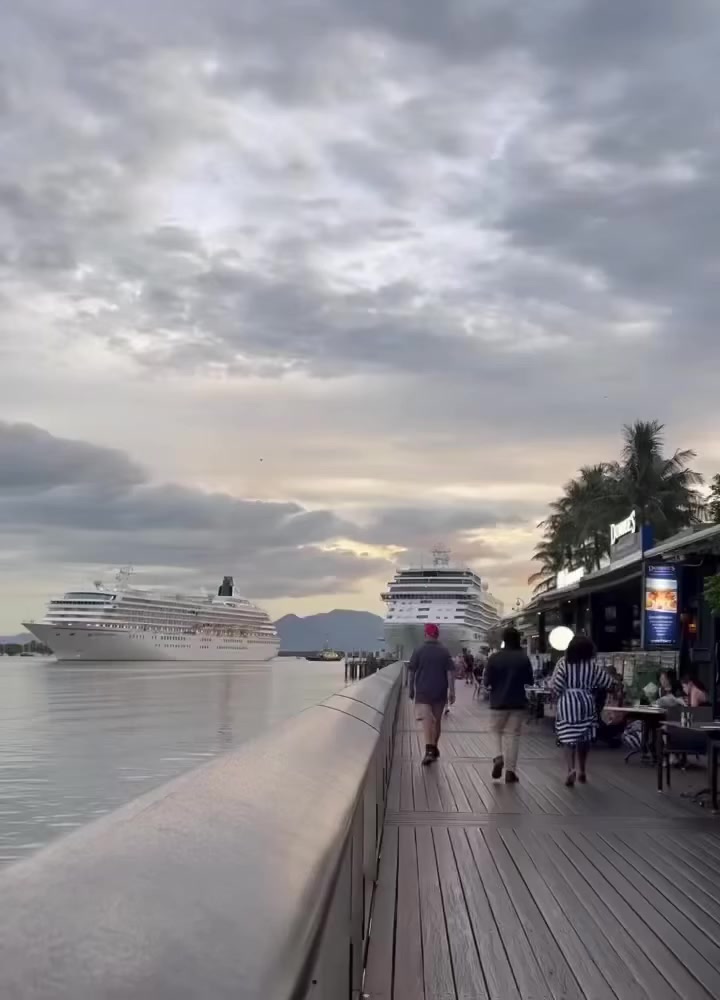 @Dundee&rsquo;s on the Waterfront