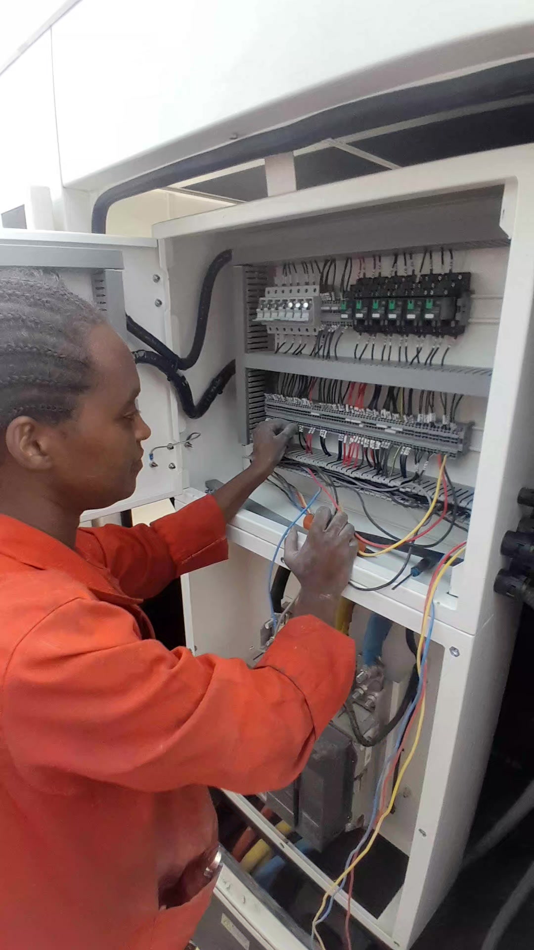 @የጨርቆሷ አወጣሽ