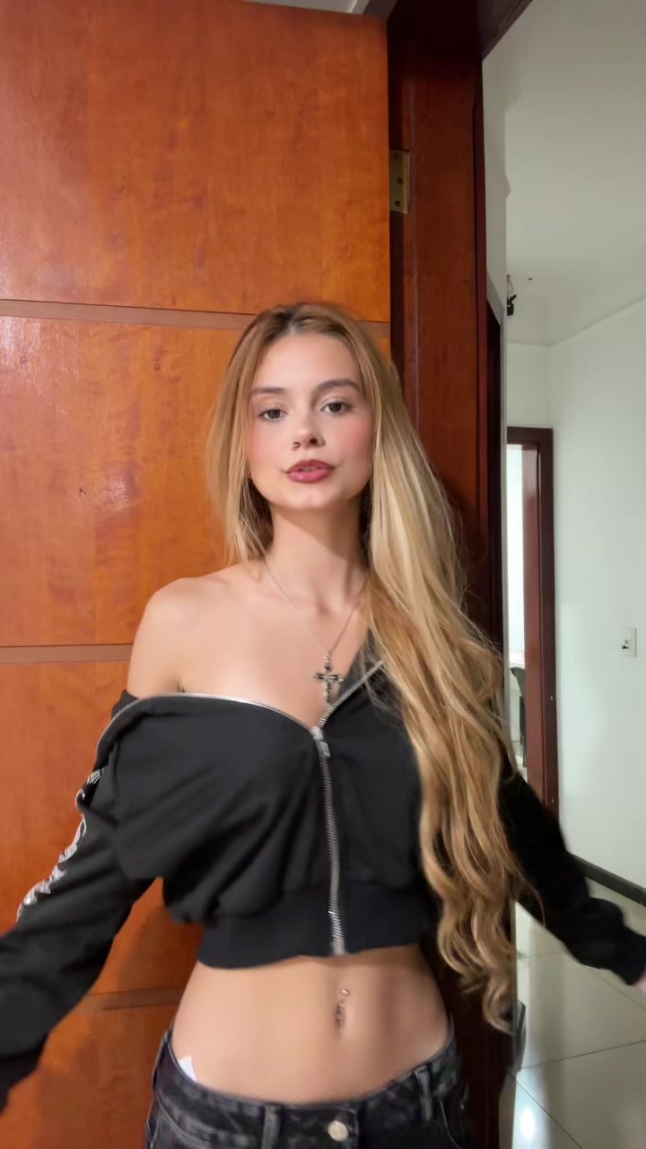 @Clara_branquinhoo