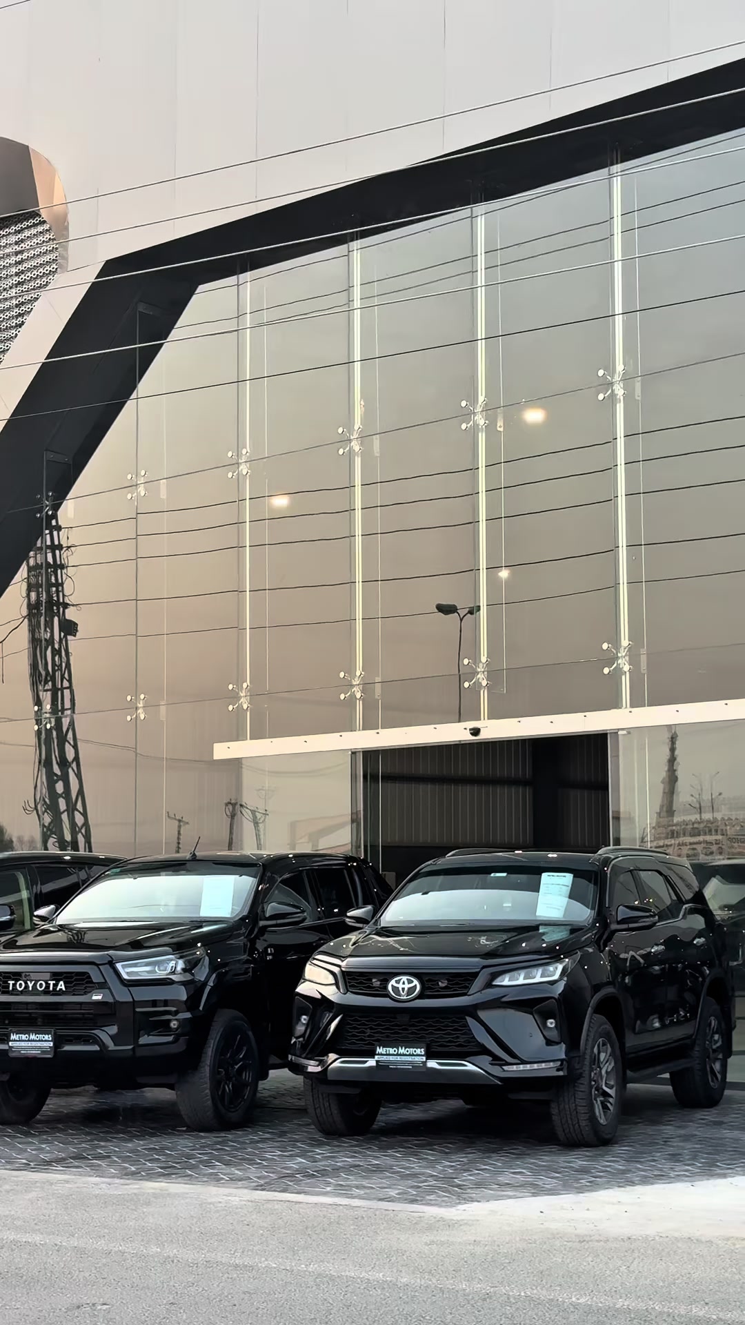 @METRO MOTORS