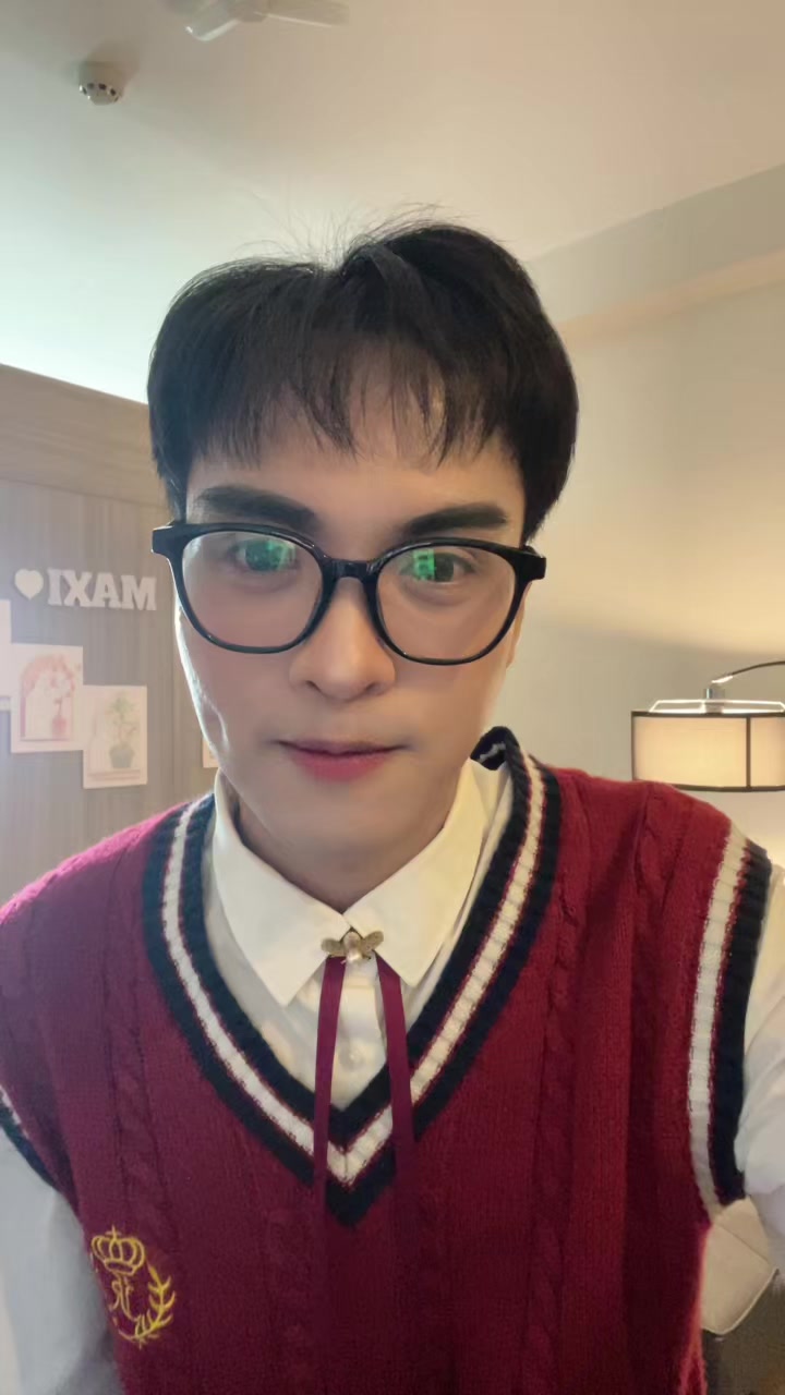 @IAmMaxi