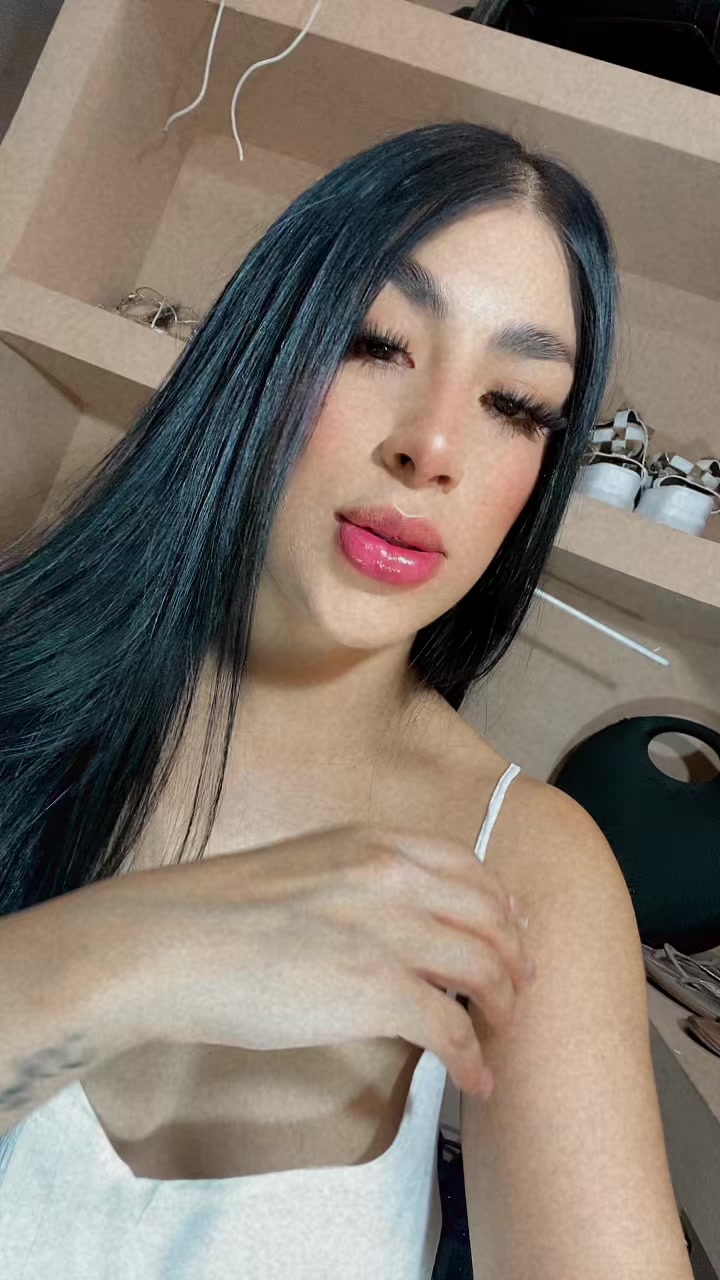 @👩🏻🎀