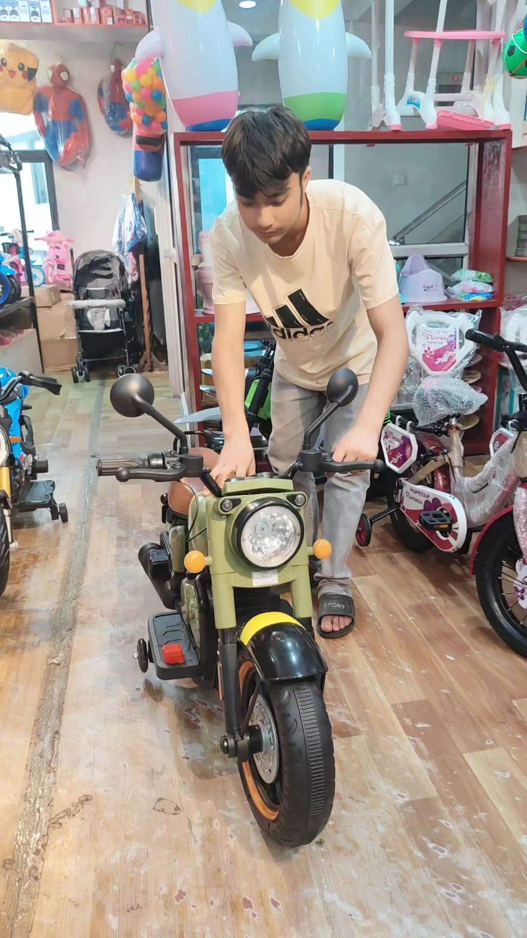 @आमाको खेलौना पसल